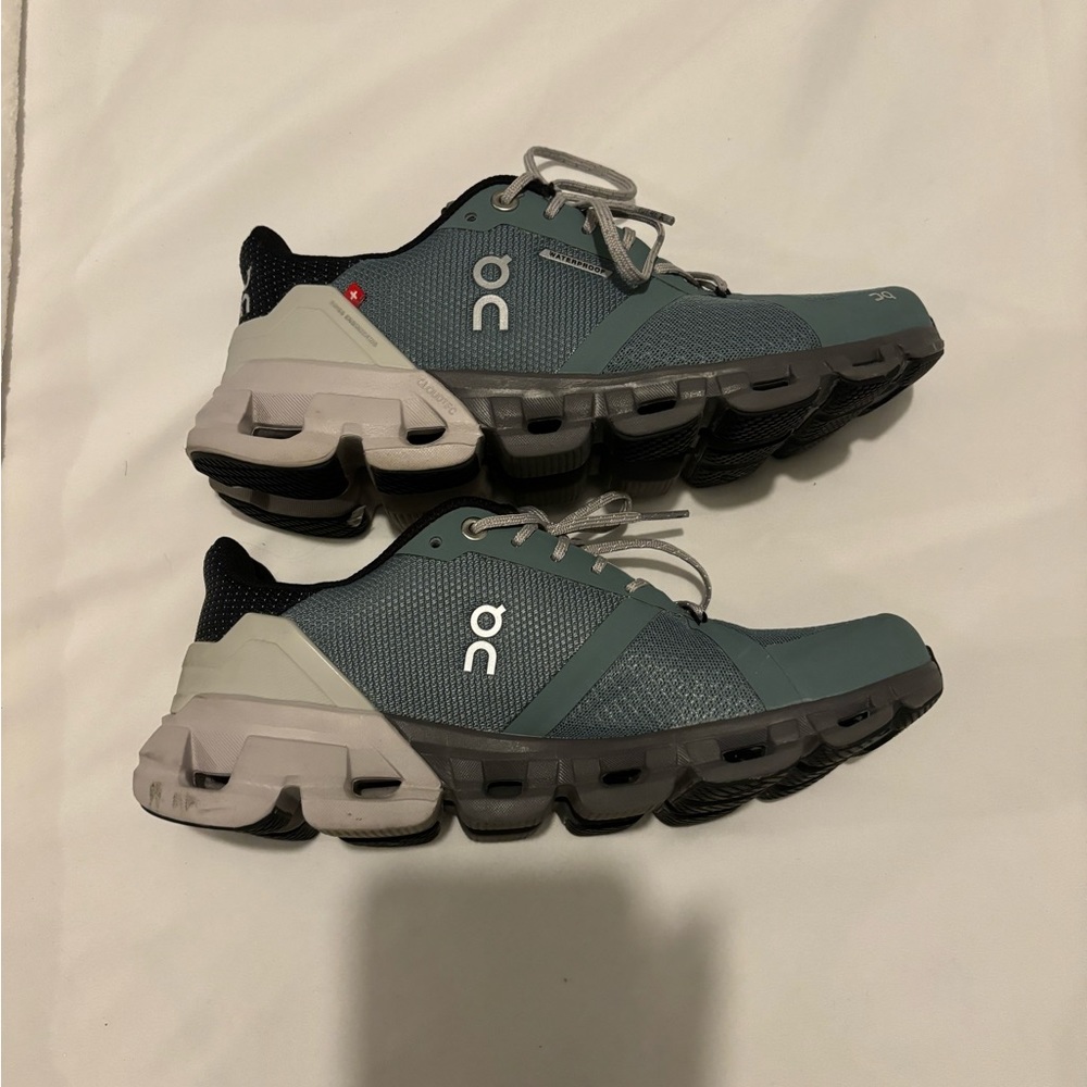 ON CLOUDFLYER WATERPROOF SEA/GLACI WOMEN shoes